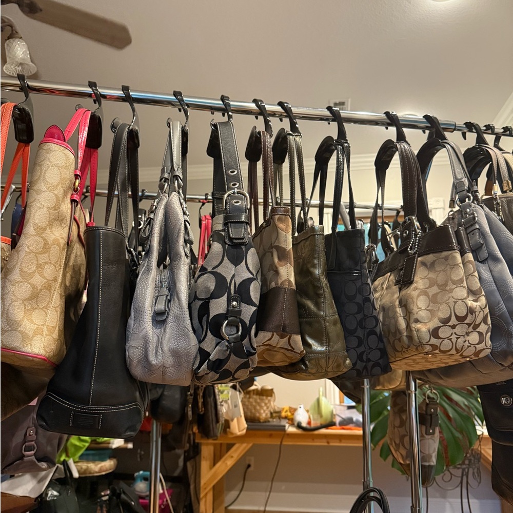 Bag Hangers Set of 4 Organizers โ Closet Space Savers! - Picture 5 of 8